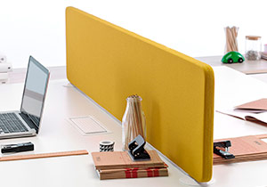 Divisoria para separar espacios de trabajo en color amarillo mostaza