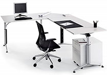 Mesas y escritorios para despacho de dirección y oficina Trama Actiu